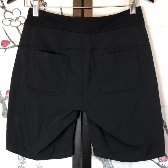 🐲💙 Athleta Black Trekkie Bermuda Short - Picture 3 of 8